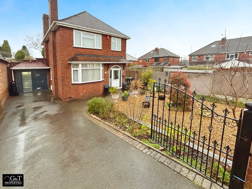3 bed detached house for sale in Meadow Lane, Bilston WV14, £230,000