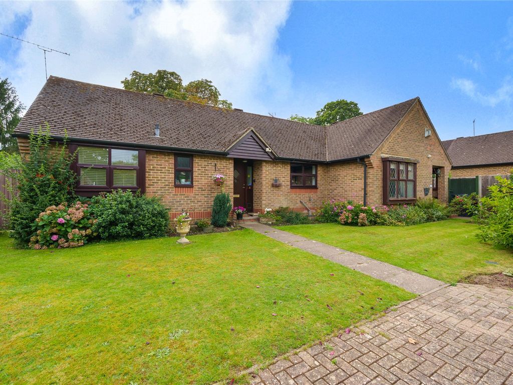 2 bed bungalow for sale in Chobham, Woking, Surrey GU24, £535,000 Zoopla