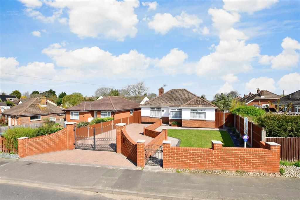 2 bed detached bungalow for sale in Amsbury Road, Coxheath, Maidstone