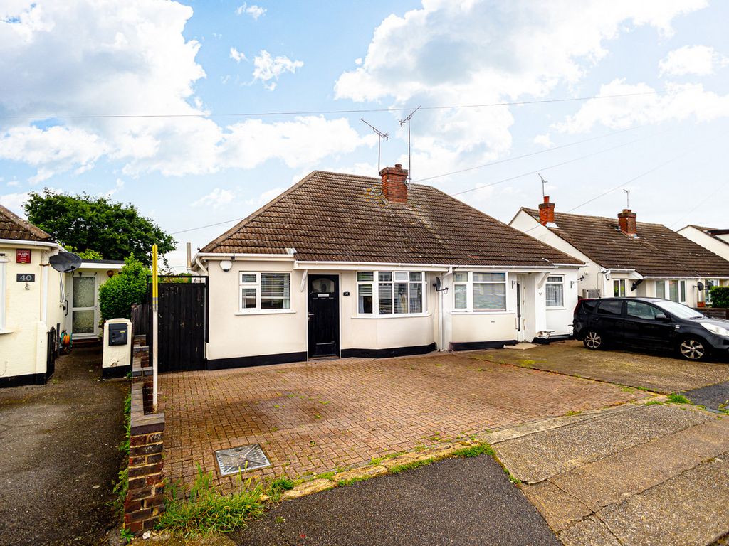 3 bed semidetached bungalow for sale in Louisa Avenue, Benfleet SS7, £