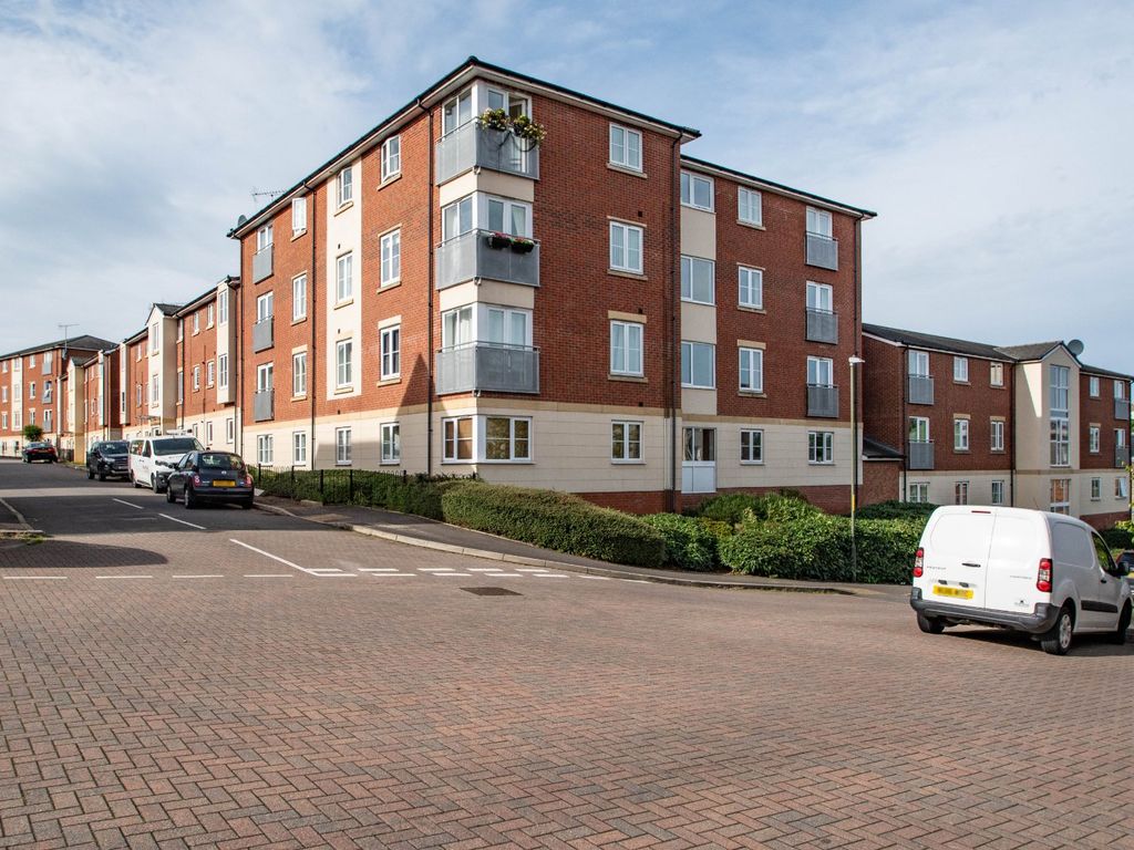 2 bed flat to rent in Dixon Close, Redditch, Worcestershire B97, £750