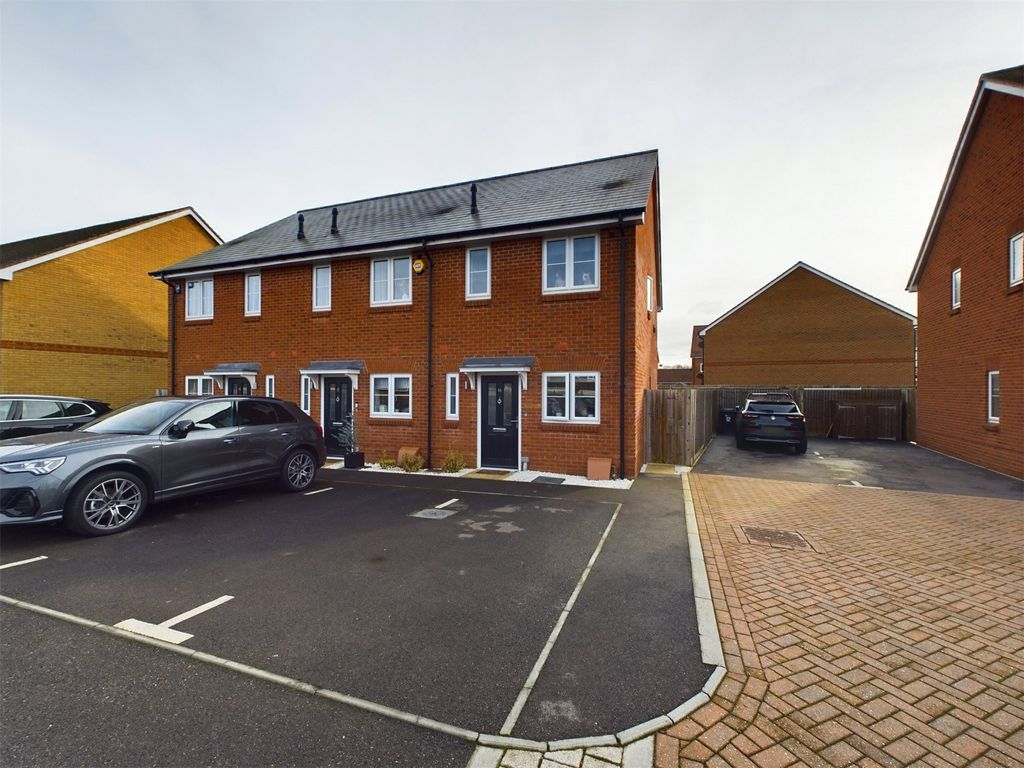 2 bed end terrace house for sale in Elizabeth Bree Close, Ash, Aldershot, Surrey GU12, £425,000