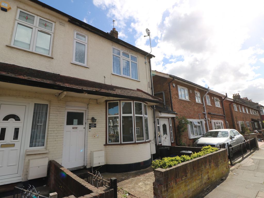 2 bed flat to rent in St. Marys Road, Ilford, Essex IG1, £1,350 pcm