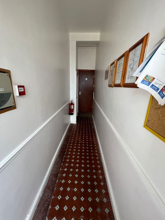 2 bed flat to rent in Beach Street, Sandfields, Swansea SA1, £850 pcm