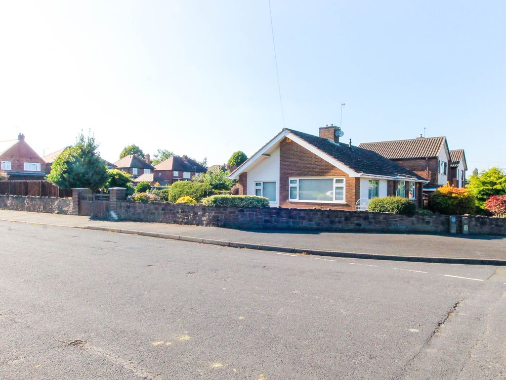 2 bed detached bungalow for sale in Oakham Way, Ilkeston DE7, £290,000