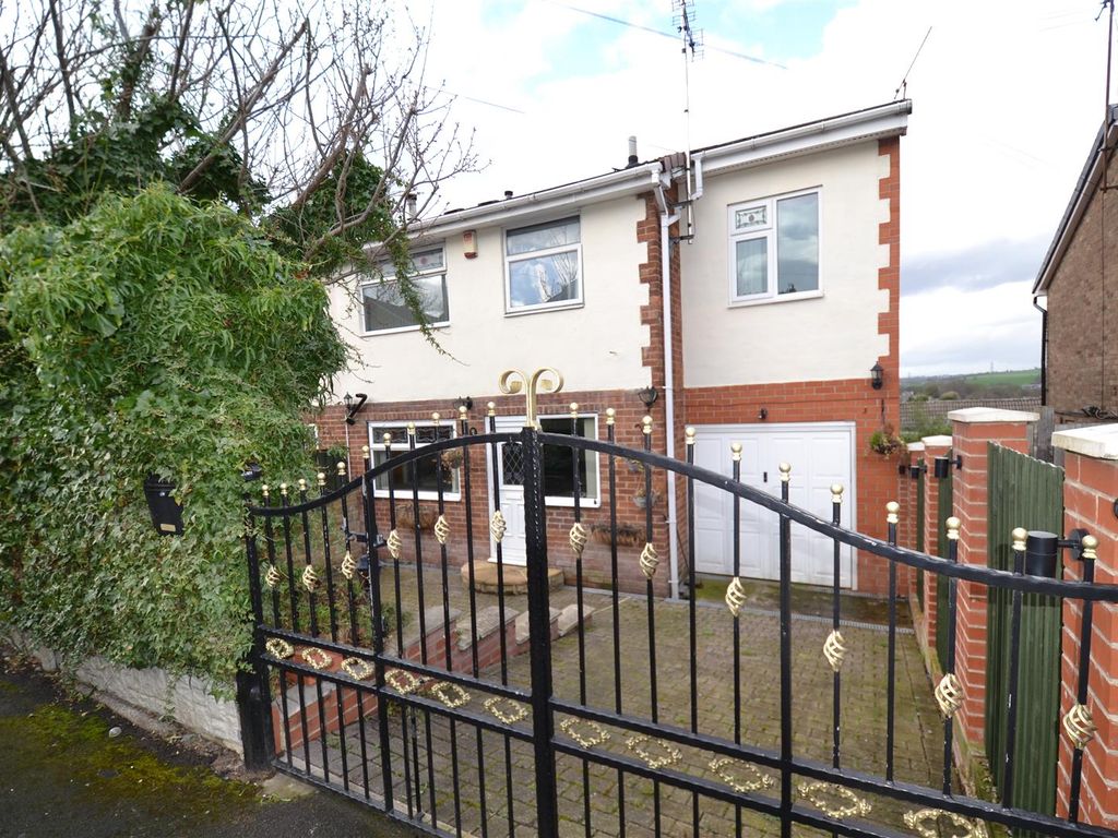 5 bed semidetached house for sale in Kenmore Way, Cleckheaton BD19 Zoopla