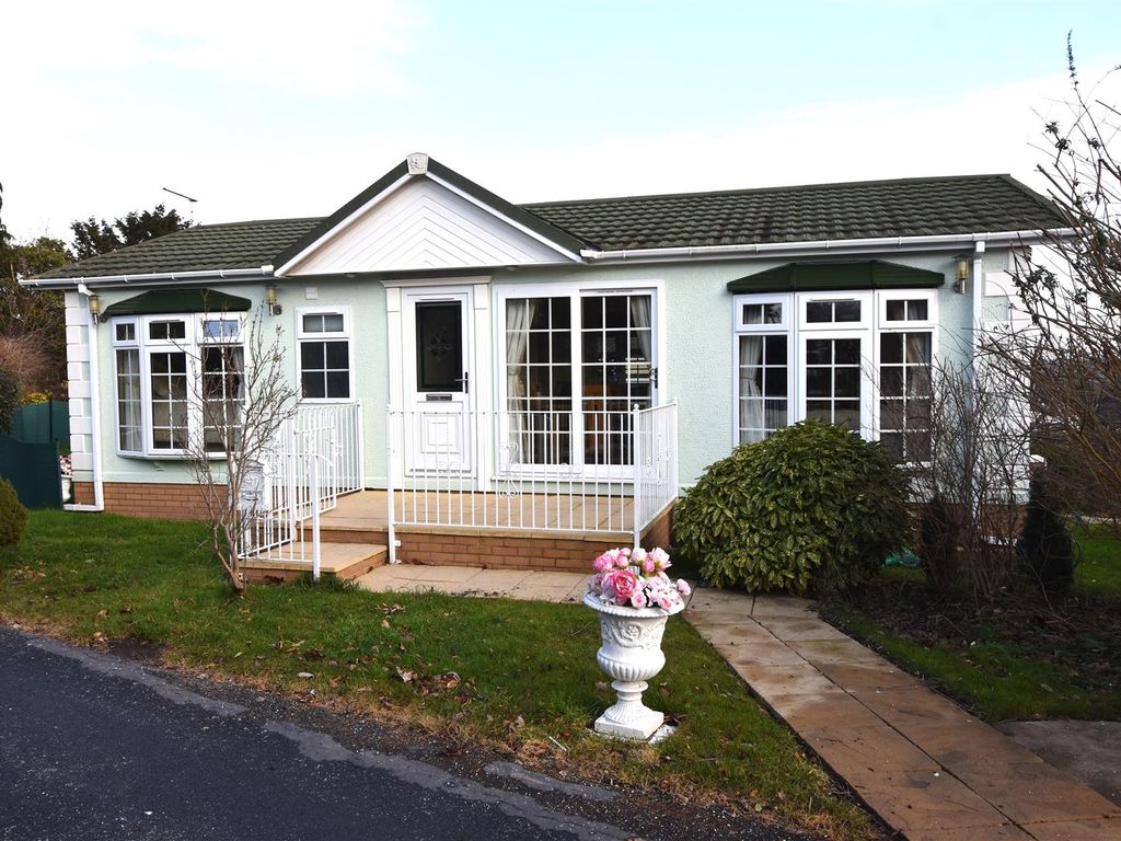 2 bed mobile/park home for sale in Wheatfield Park, Callow End