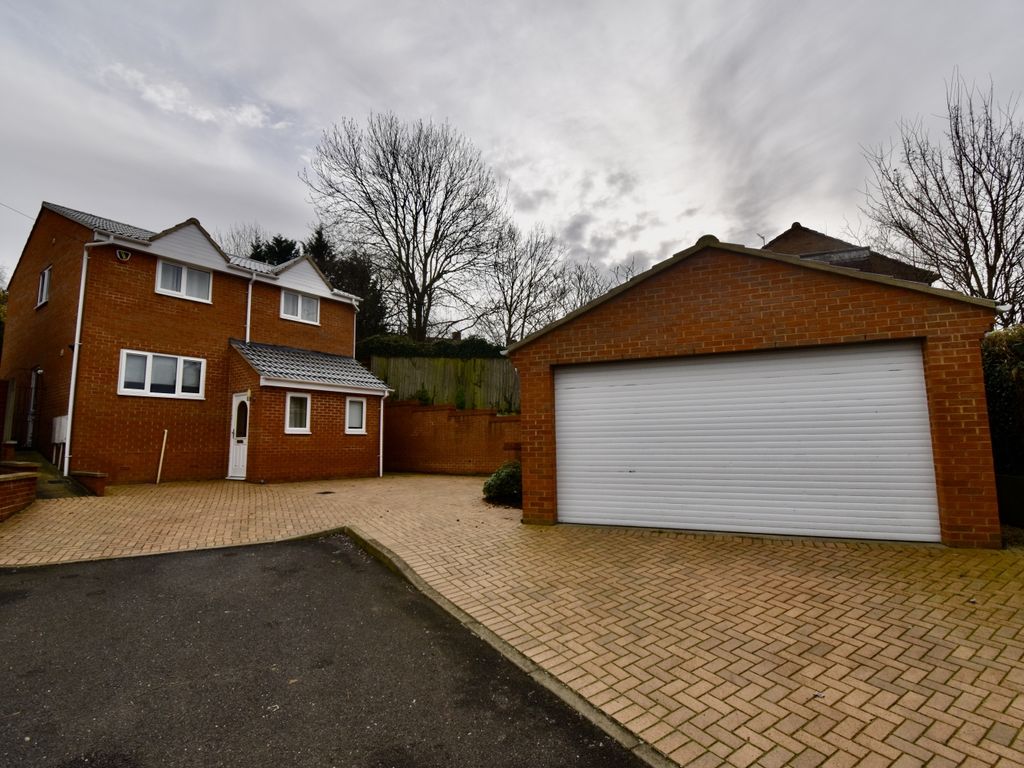 4 bed detached house to rent in Croughton Close, Kingsthorpe