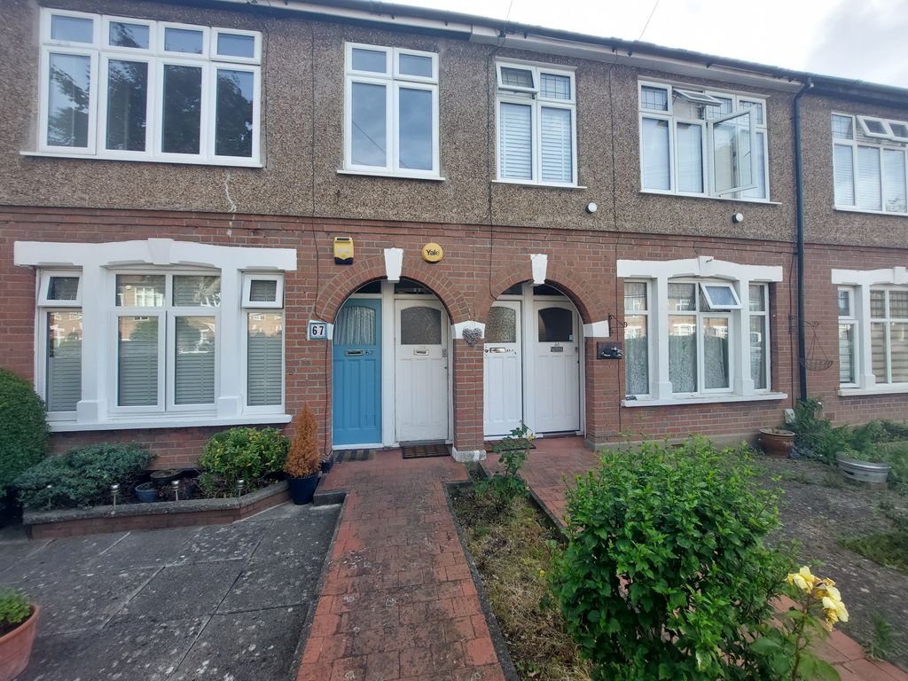 2 bed to rent in Avondale Avenue, Staines TW18 Zoopla