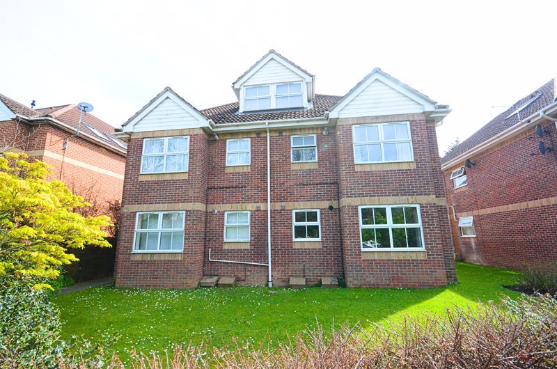 2 bed flat for sale in Richmond Park Road, Bournemouth BH8, £189,950
