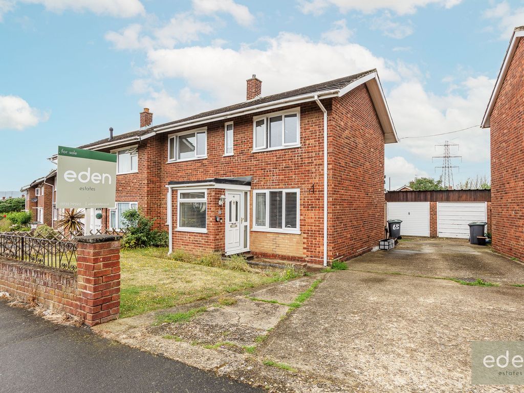 3 bed semidetached house for sale in Kingfisher Road, Larkfield ME20