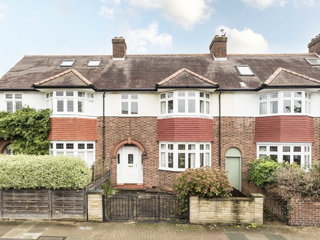 3 bed flat to rent in Tilehurst Road, London SW18, £2,750 pcm Zoopla