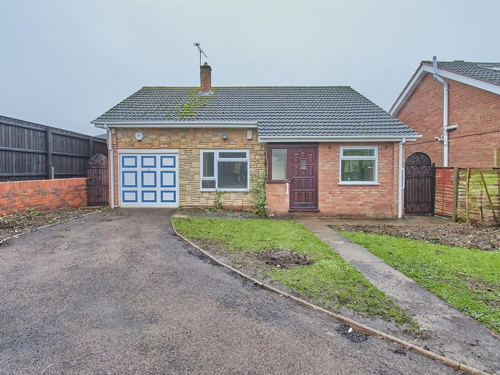 3 bed bungalow to rent in Andrew Close, Stoke Golding, Nuneaton CV13, £