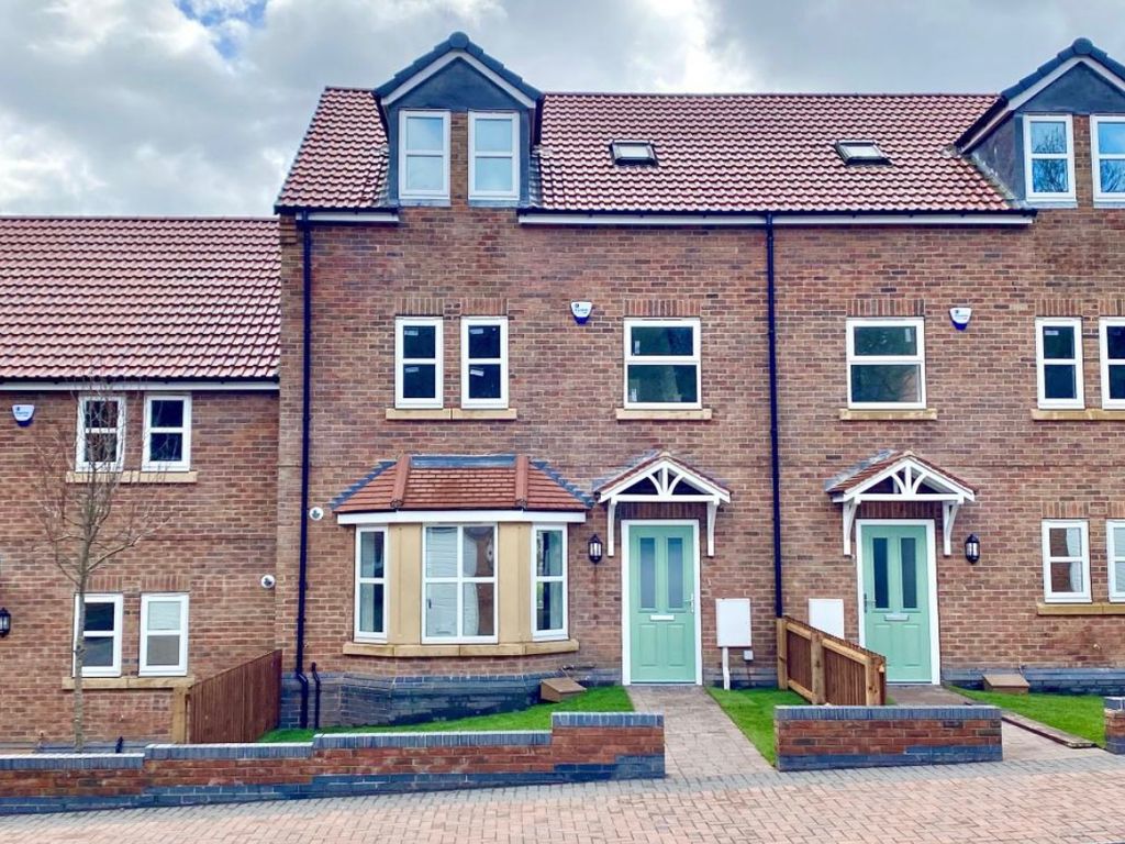 4 bed terraced house for sale in Hollyhurst Court, Riddings, Alfreton