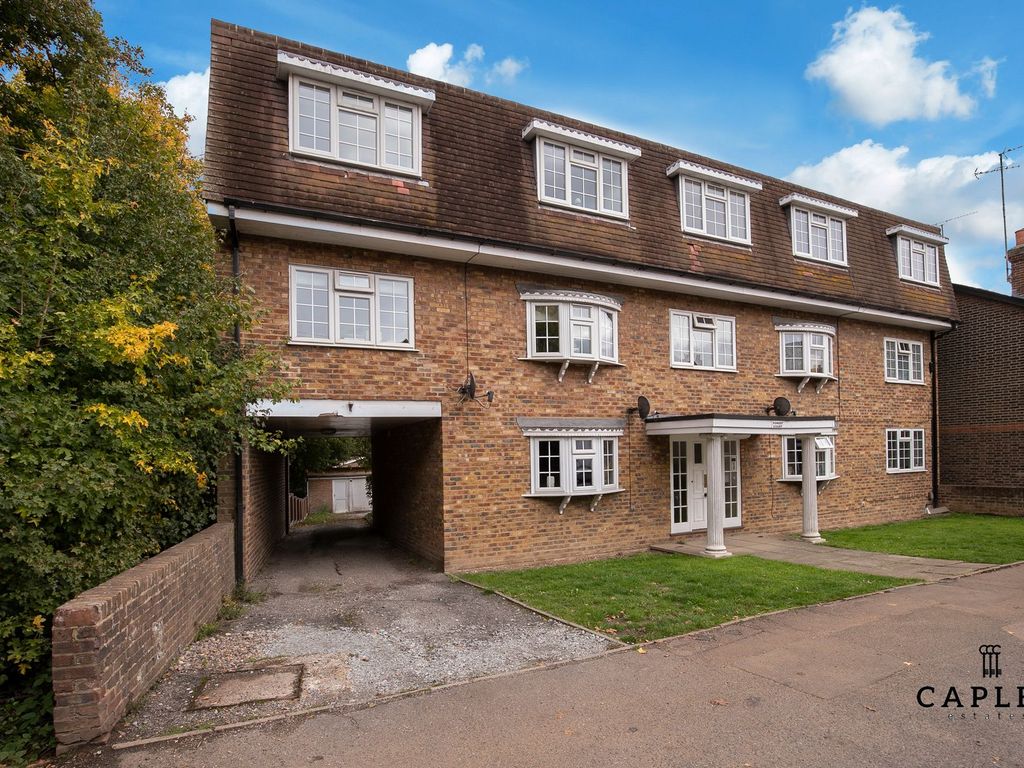 2 bed flat to rent in Forest Road, Forest Court IG10, £1,550 pcm Zoopla