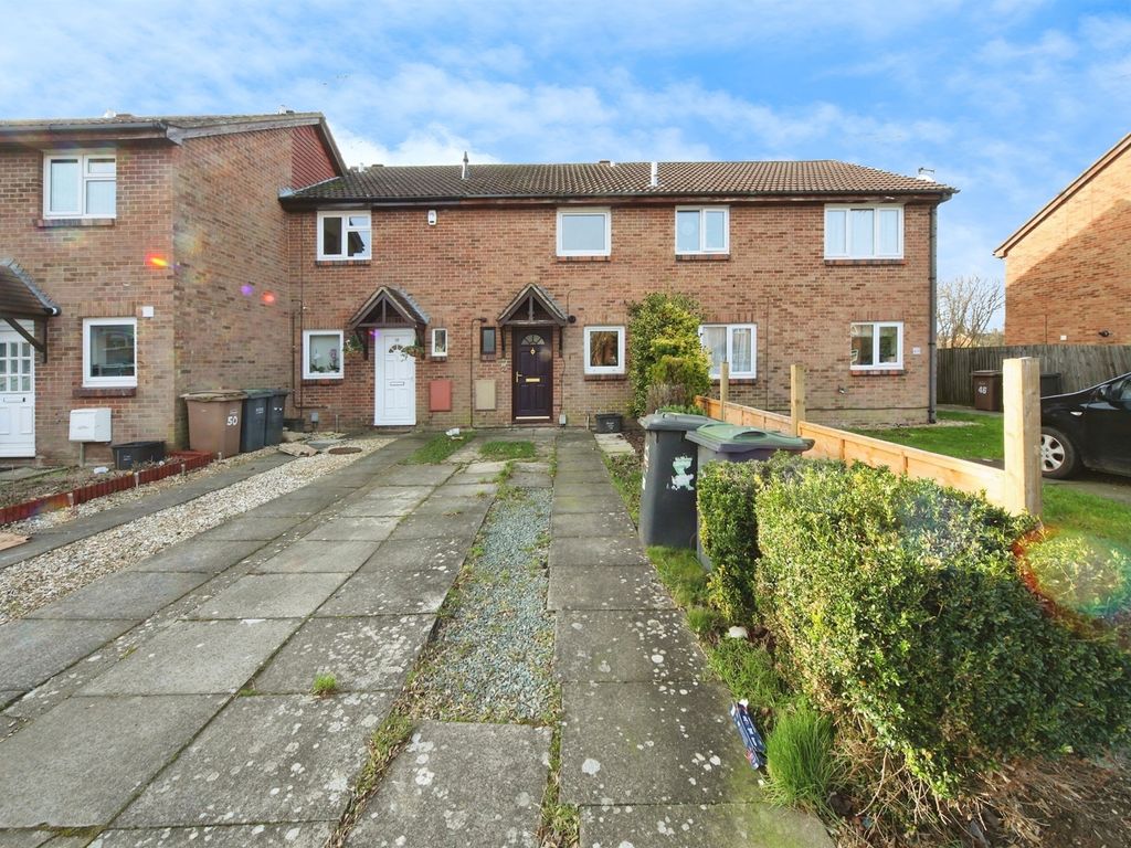 2 bed terraced house for sale in Springfield Road, Luton LU3, £270,000