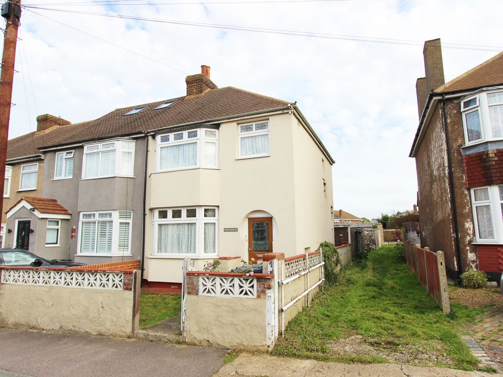 3 bed end terrace house for sale in Fleet Avenue, Dartford, Kent DA2