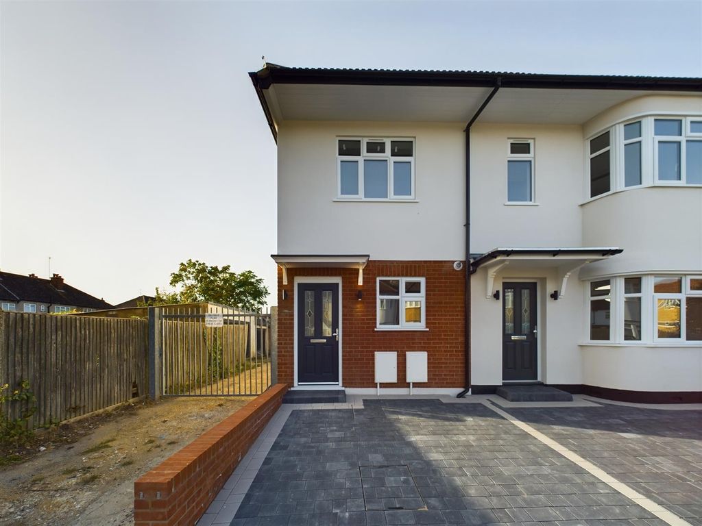 1 bed end terrace house for sale in Sidmouth Drive, Ruislip Manor