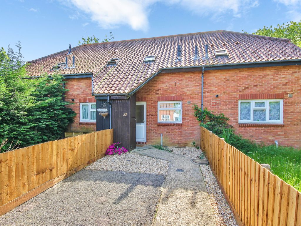 2 bed terraced house to rent in Horse Common Close, Huntingdon PE29, £995 pcm Zoopla