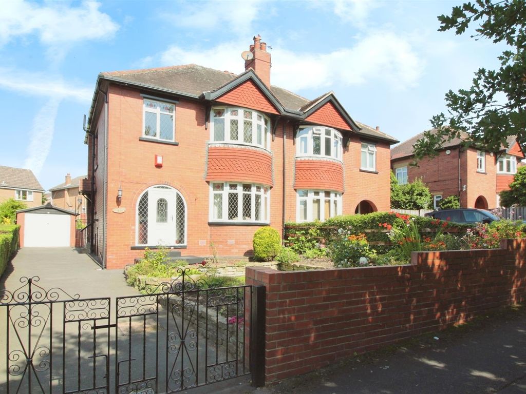 3 bed semidetached house for sale in Park Lane, Rothwell, Leeds LS26