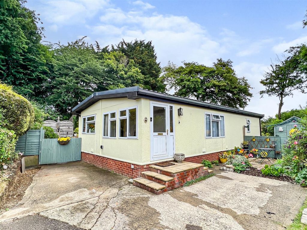 2 bed mobile/park home for sale in Flaunden Park, Flaunden, Hemel