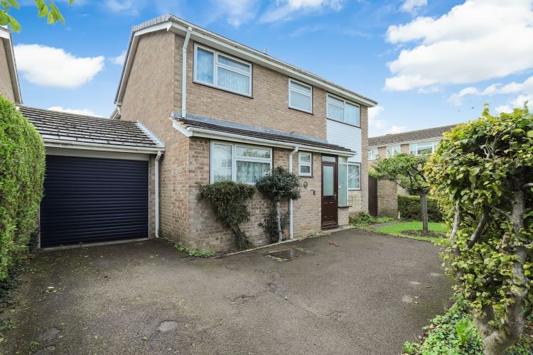 4 bed detached house for sale in Jackson Close, Carterton OX18, £