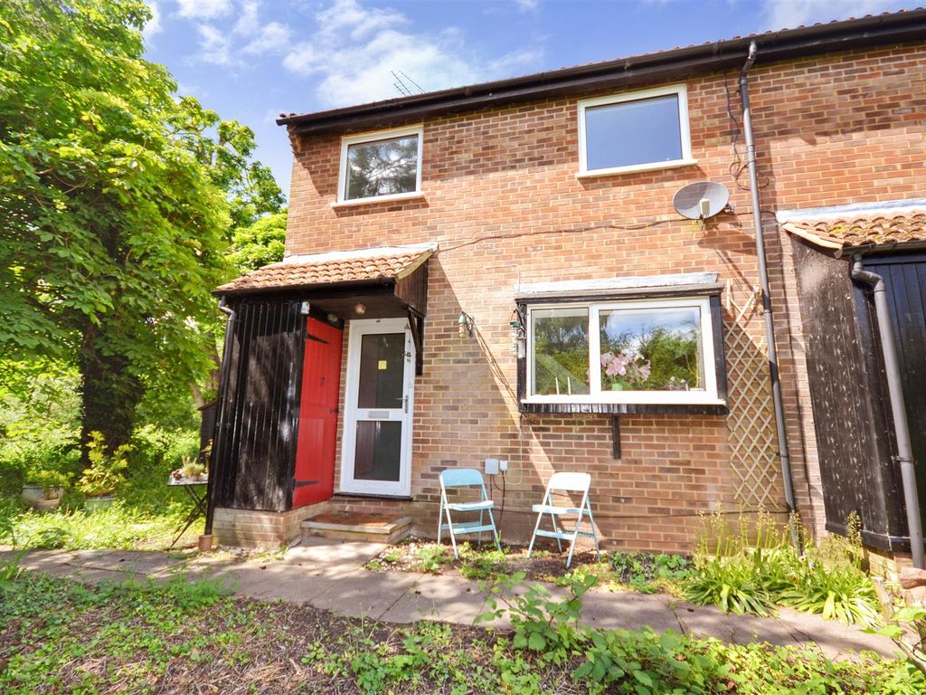 2 bed terraced house for sale in Riverside Road, St.Albans AL1, £