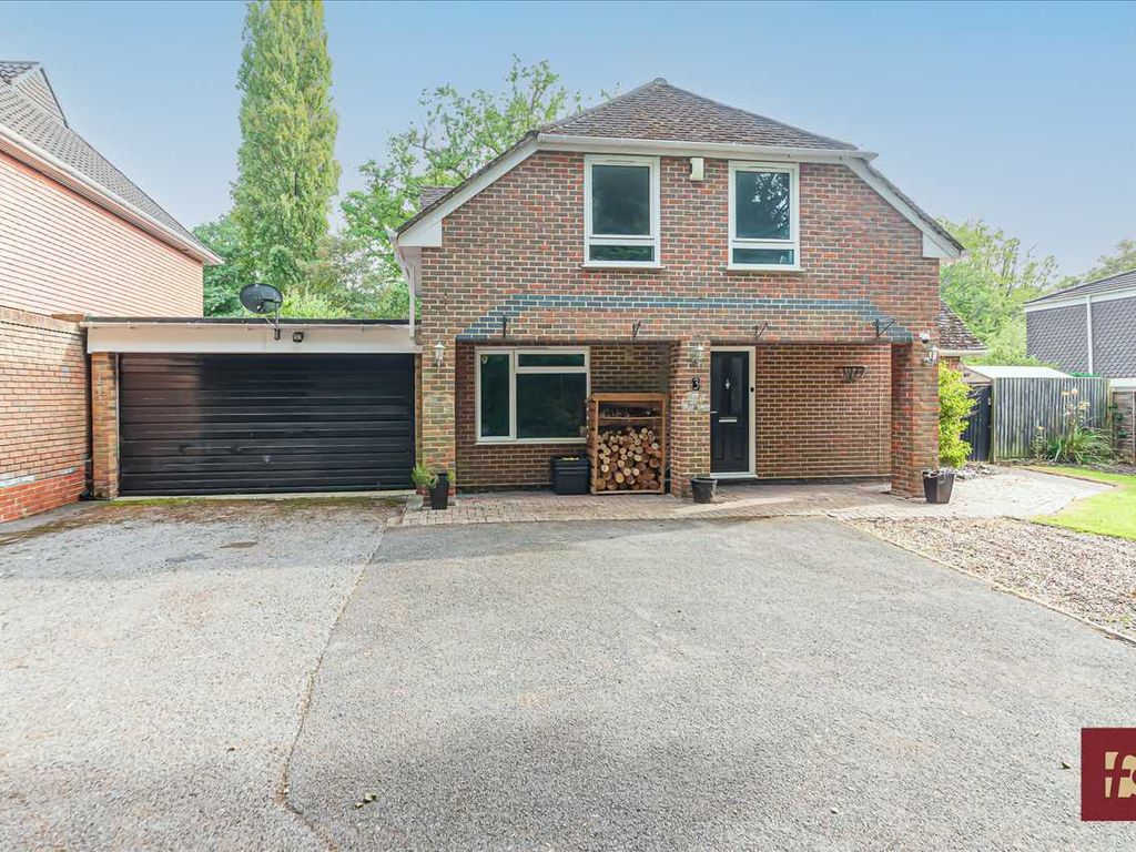 4 bed detached house for sale in Edgcumbe Park Drive, Edgcumbe Park
