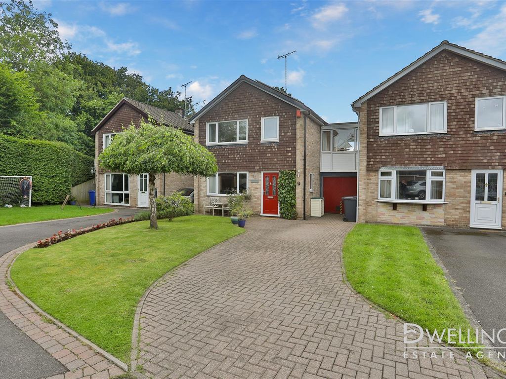 4 bed property for sale in Hawksley Drive, RollestonOnDove, BurtonOn