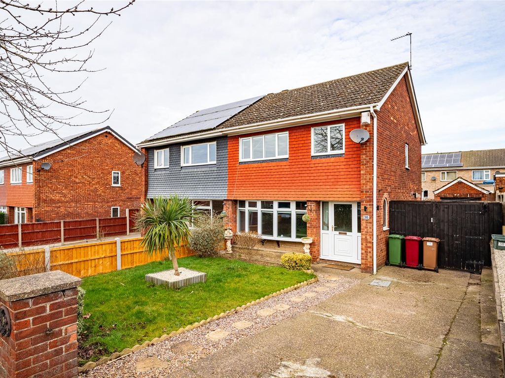 3 bed semidetached house to rent in Chiltern Crescent, Scunthorpe DN17