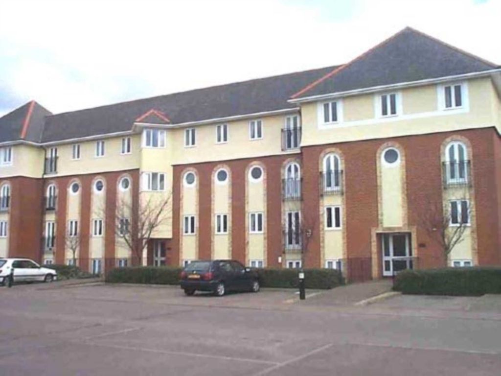 2 bed flat to rent in Walsingham Close, Hatfield AL10, £1,350 pcm Zoopla