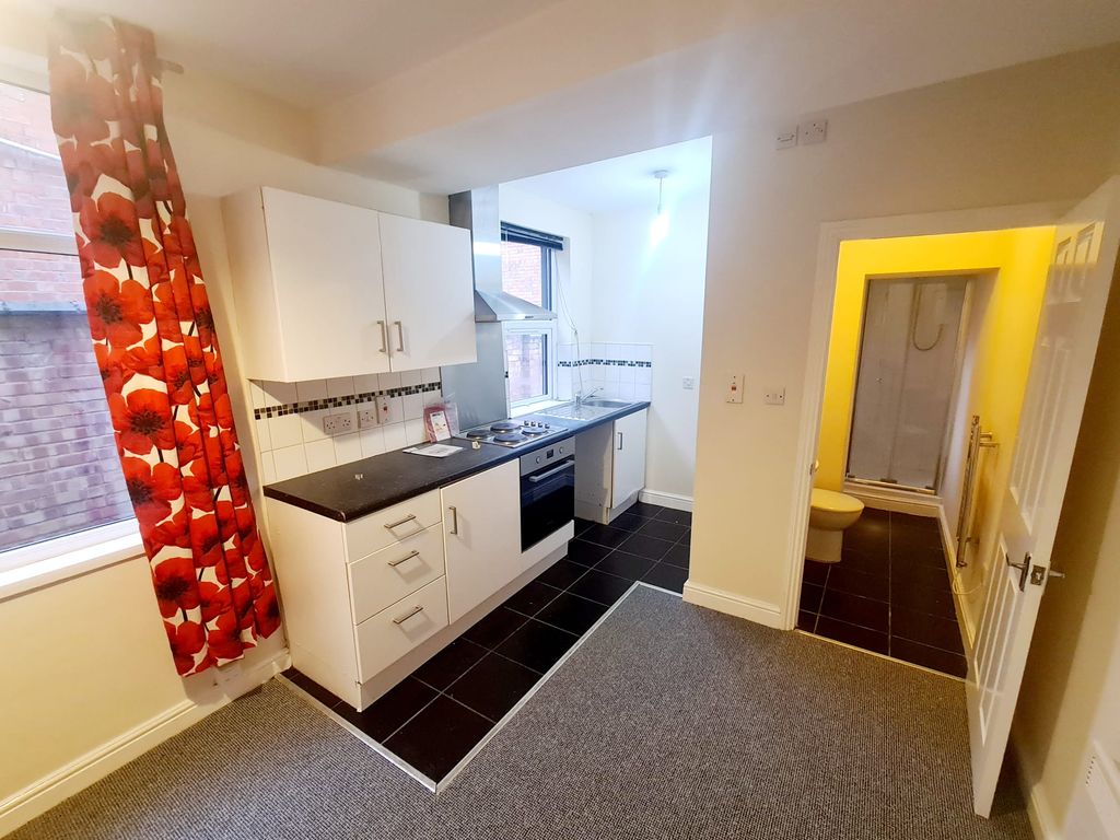 Studio to rent in Glenfield Road, Leicester LE3 Zoopla