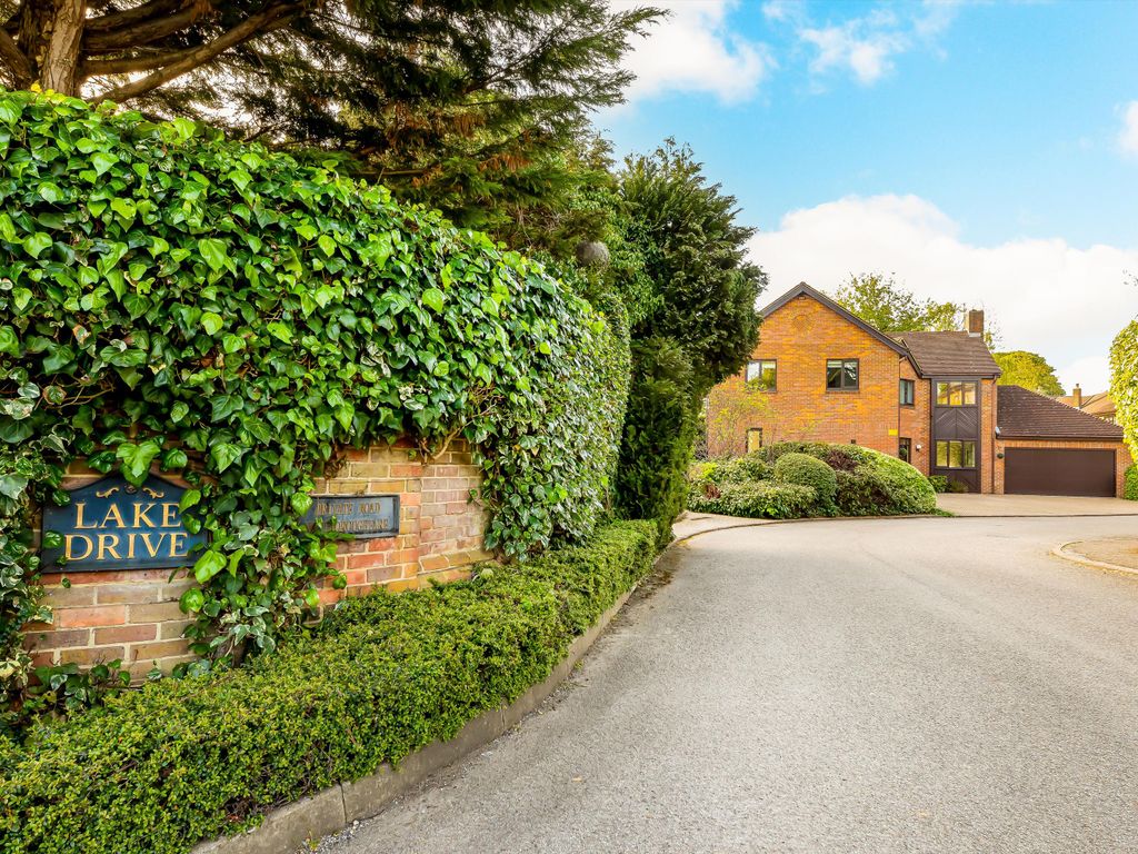 5 bed detached house for sale in Hartsbourne Avenue, Bushey Heath