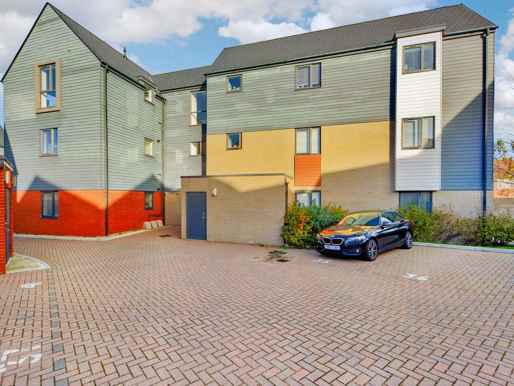 Scholars Way, Ashford TN23  