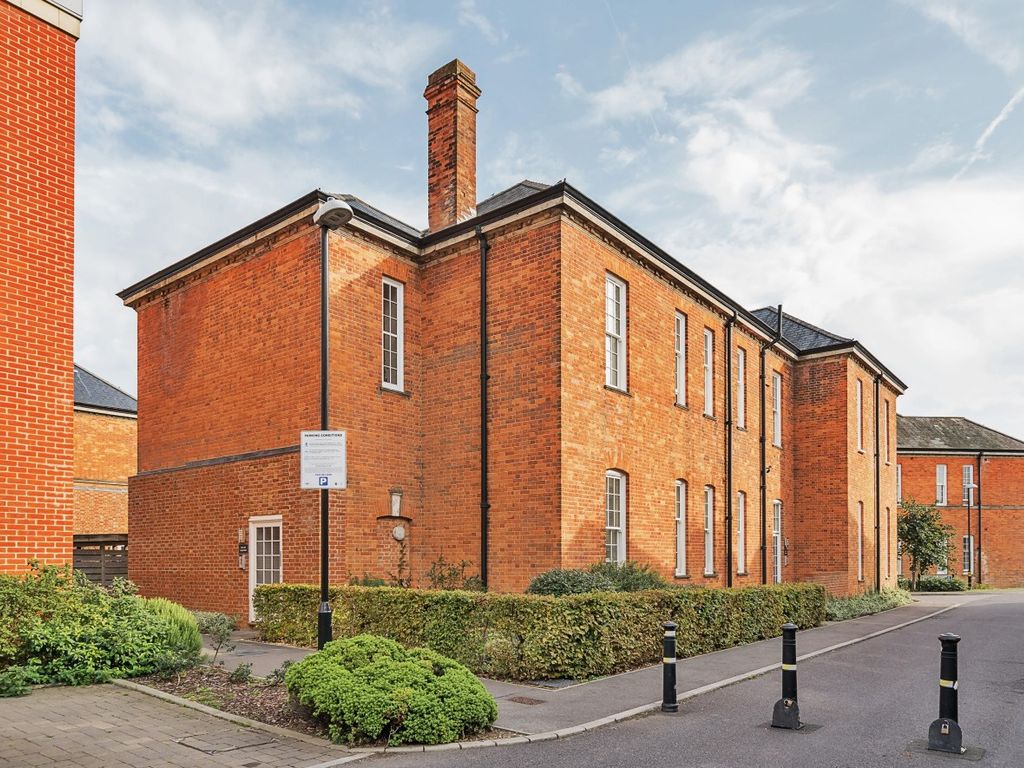 2 bed flat for sale in Longley Road, Chichester PO19, £75,600 Zoopla