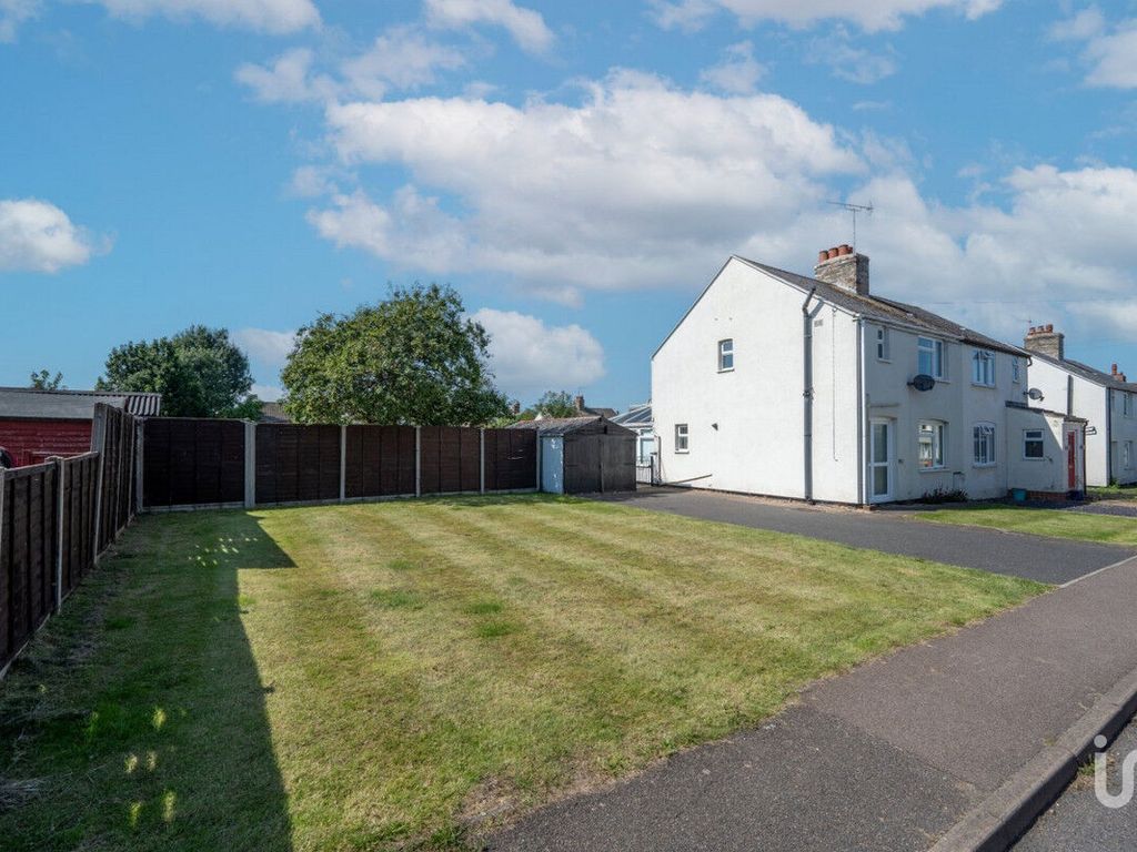 3 bed semidetached house for sale in Hempfield Place Littleport, Ely