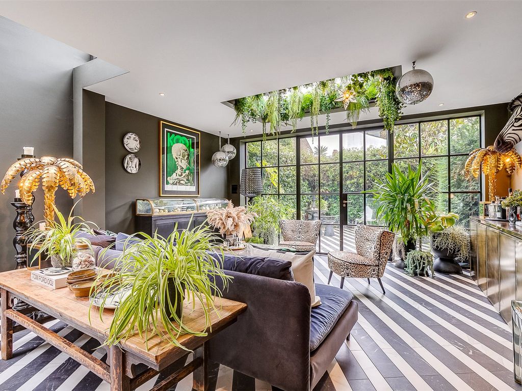 4 bed end terrace house for sale in Ingersoll Road, Shepherd's Bush