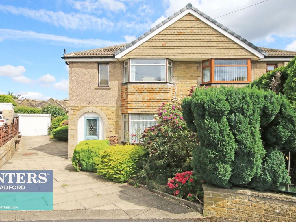 3 bed semidetached house for sale in Robin Drive Eccleshill, Bradford