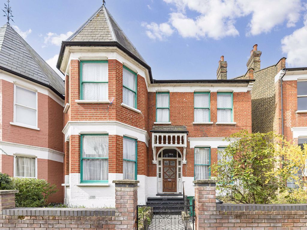5 bed semidetached house for sale in Stapleton Hall Road, London N4