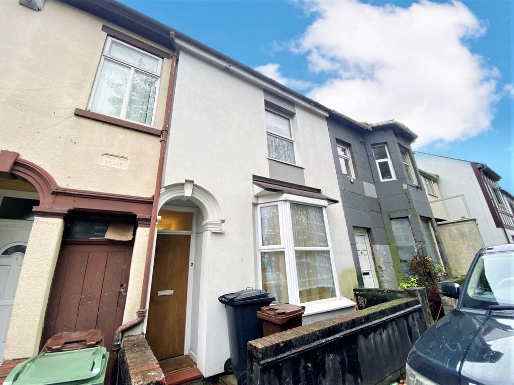 4 bed terraced house for sale in Clifford Street, Newbridge