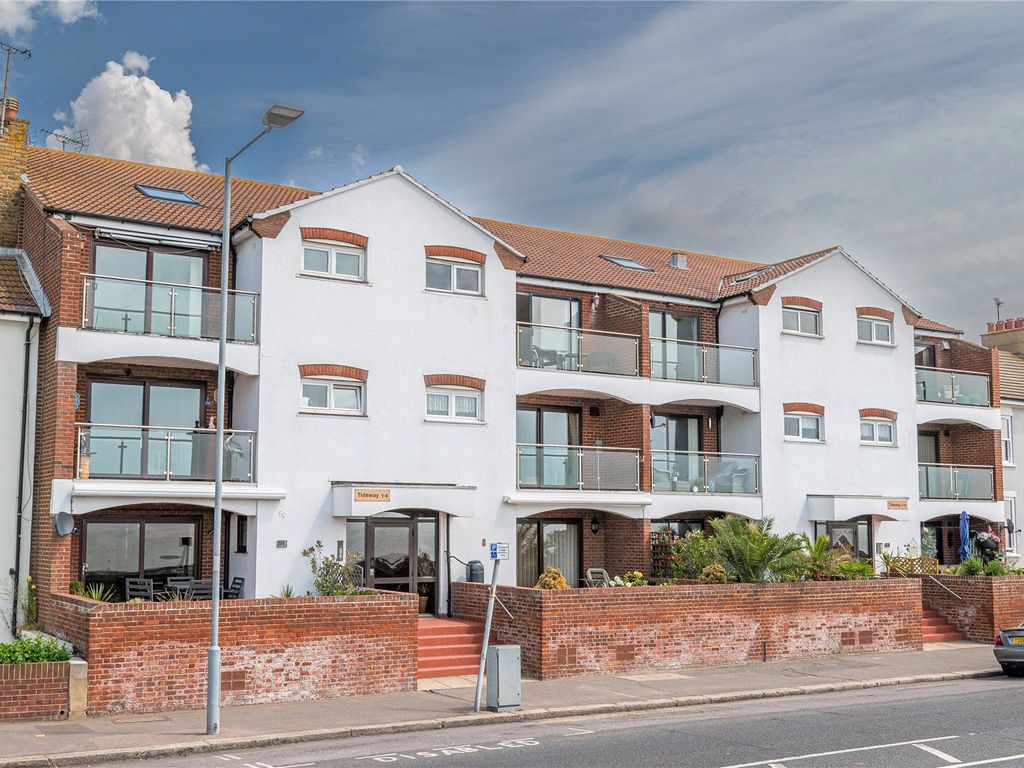 3 bed flat for sale in Eastern Esplanade, SouthendOnSea, Essex SS1, £