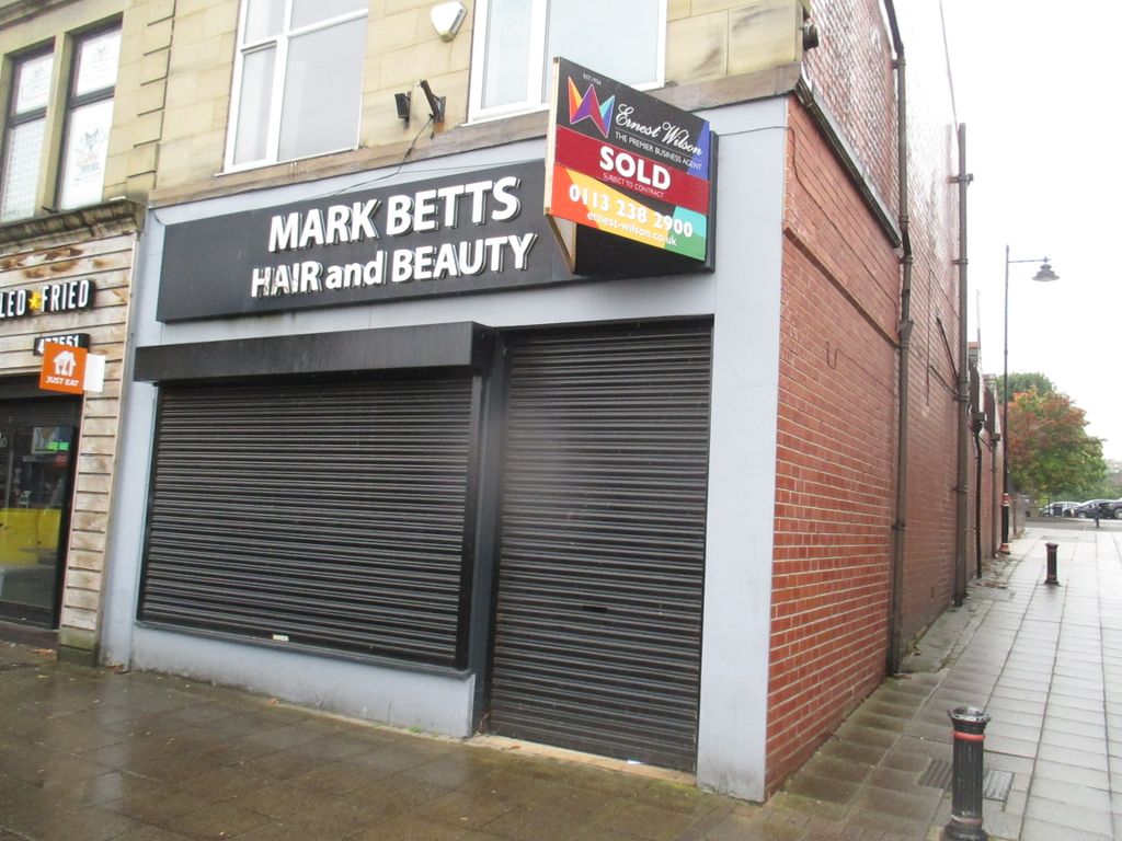 Retail premises to let in Commercial Street, Batley WF17, £14,500 pa