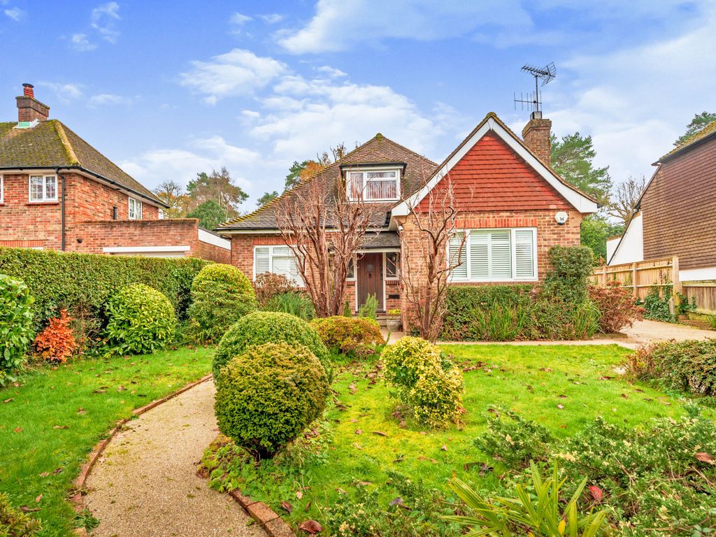 4 bed detached bungalow for sale in Halsford Park Road, East Grinstead