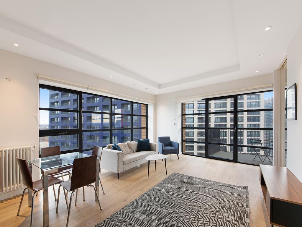 2 bed flat to rent in Amelia House, London City Island E14, £3,033 pcm