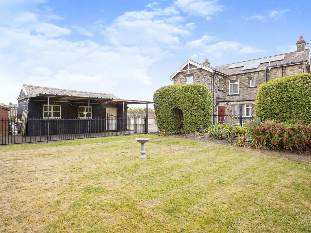 4 bed detached house for sale in White Lee Road WF17 Zoopla