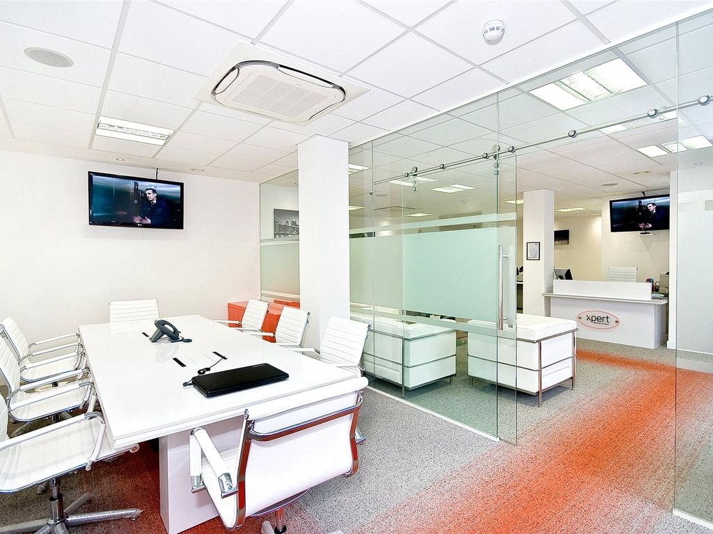 East Smithfield, London E1W  