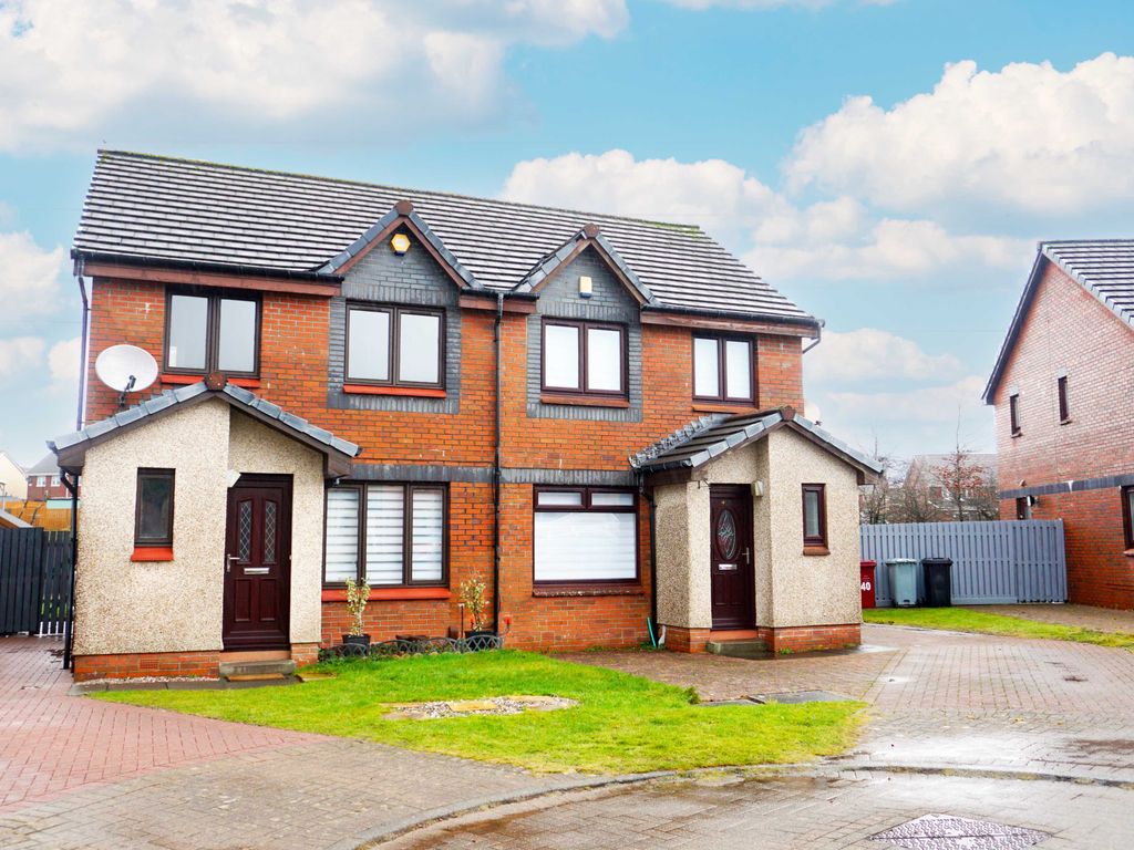 3 bed semidetached house for sale in Durban Avenue, Lindsayfield, East