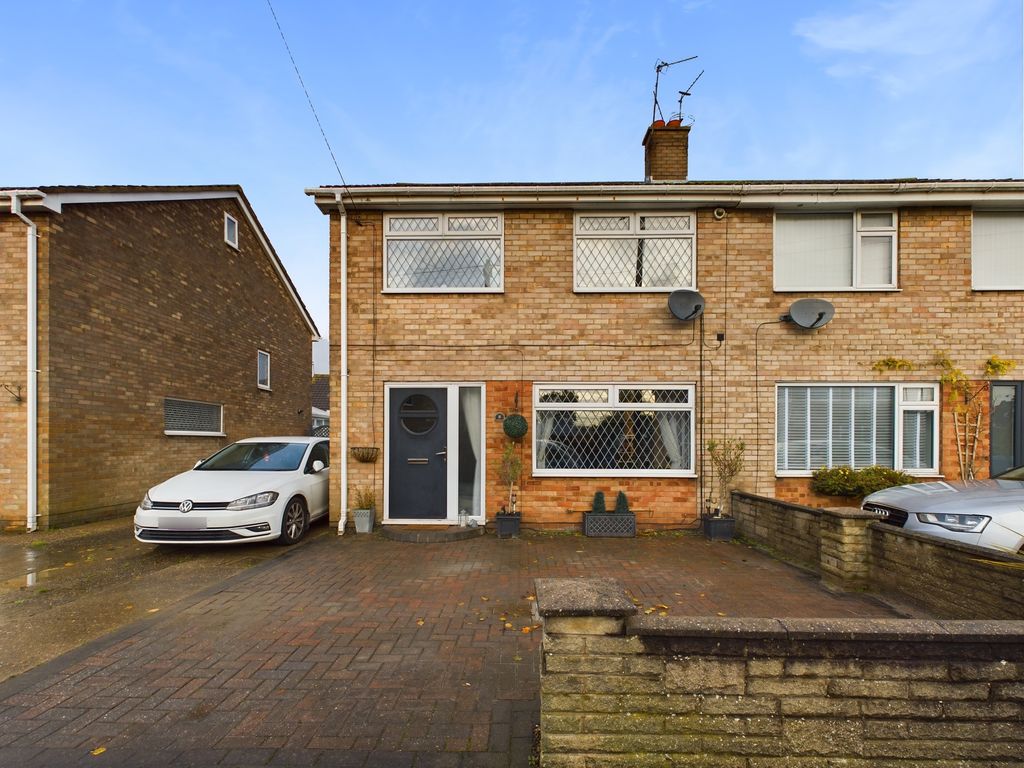 3 bed semidetached house for sale in Denholme Avenue, Hull HU6, £