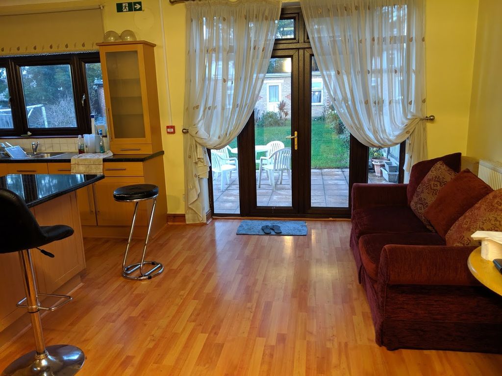 Room to rent in Fairmead Garden, Redbridge, London IG4 Zoopla