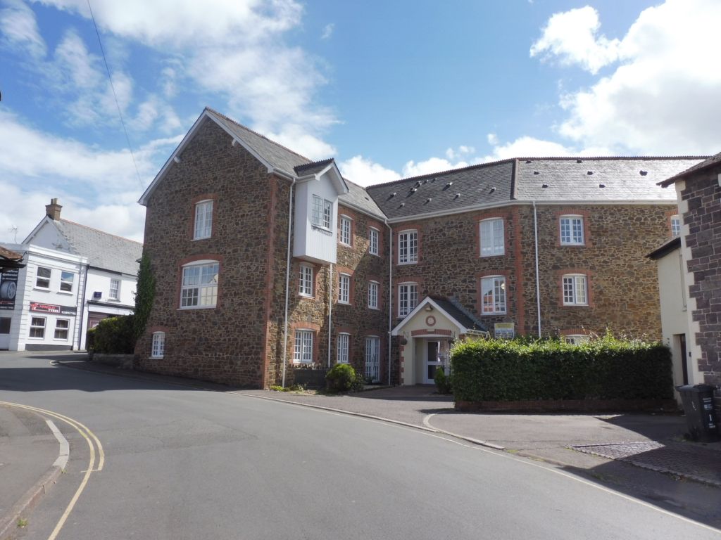 2 bed flat for sale in Park Terrace, Minehead TA24, £95,000 Zoopla